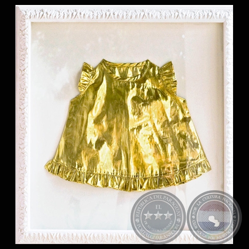 VESTIDO DE SEDA DORADA, 2008 (Objeto de CLAUDIA CASARINO)